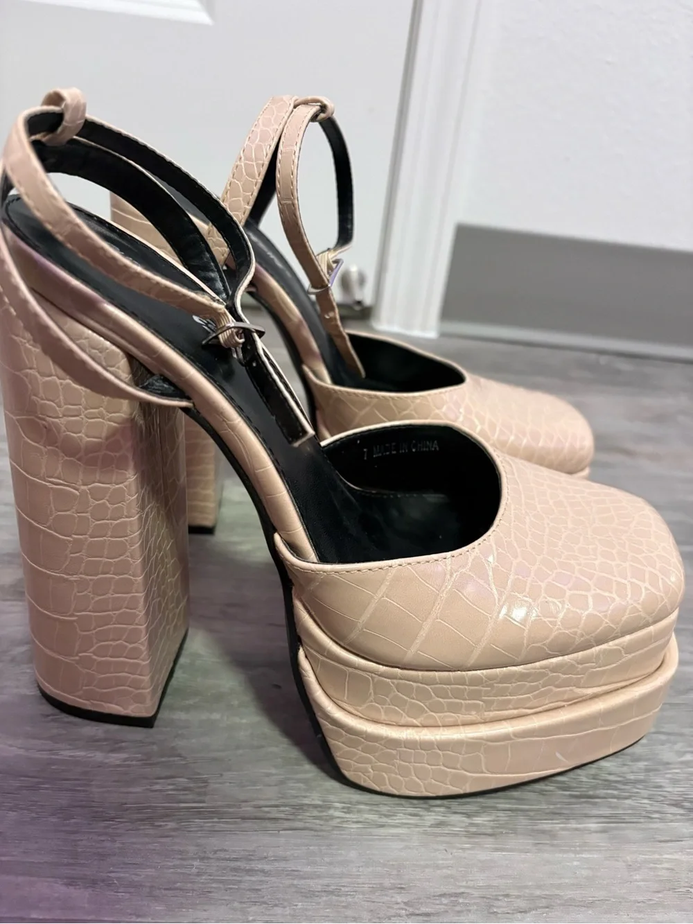 Never worn Moonchild closed toe statement platform heel - stone croc
